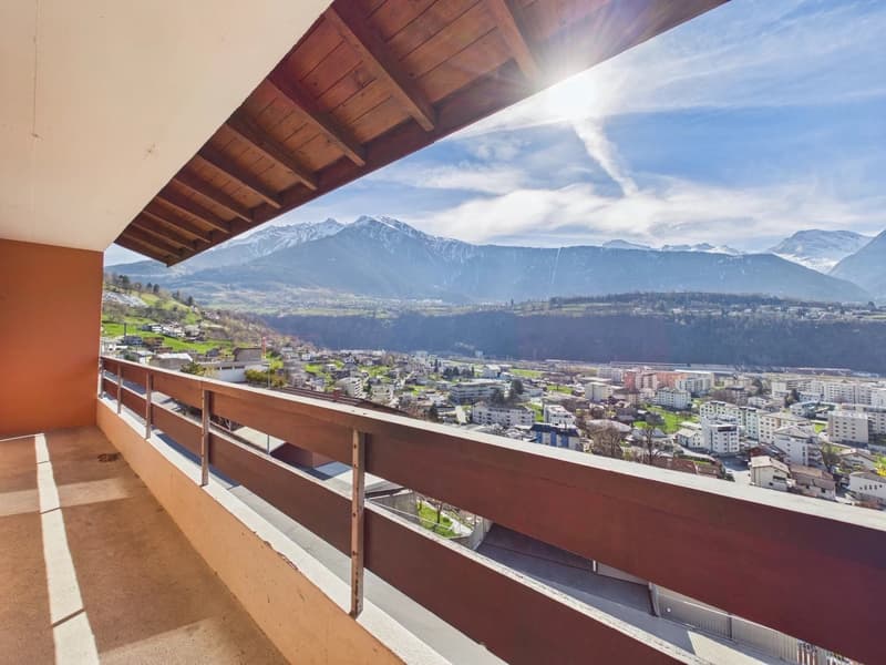 Spacious owner-occupied apartment with panoramic views (7)