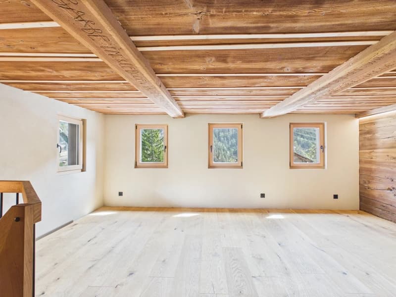 empty room, wooden ceiling, wooden floor, three windows, white walls, wooden wall on the right