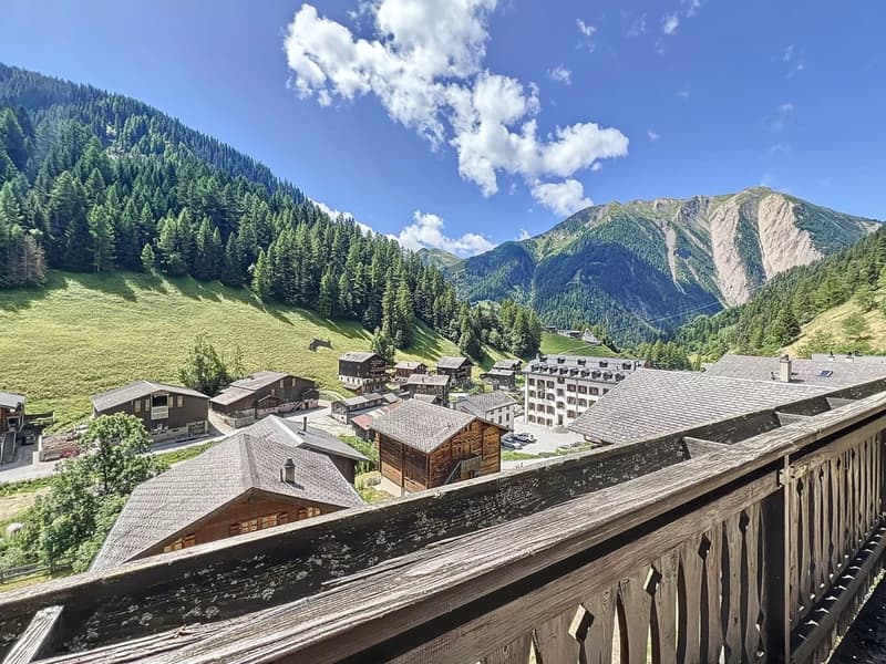 Charmantes Chalet über den Dächern von Binn (1)
