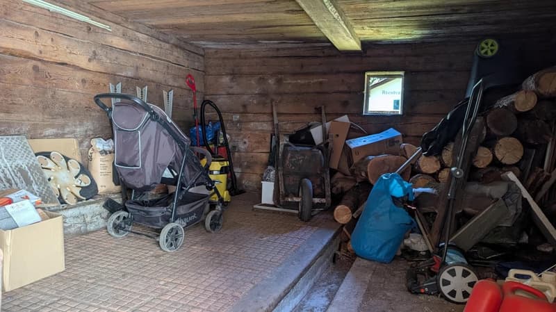 Erhaltenswerte Stall-Scheune in Randa (7)