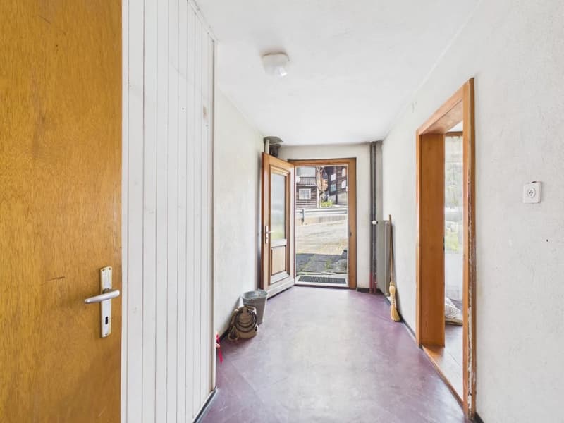 Charmantes Zweifamilienhaus an sonniger Lage im Goms (3)