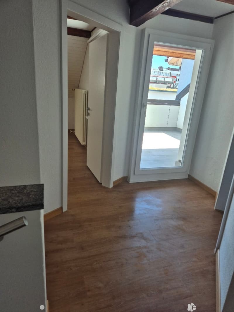 Charmante 4-Zimmer-Maisonette-Wohnung mit Dachterrasse und Kamin in Biel/Bienne – sofort verfügbar! (3)