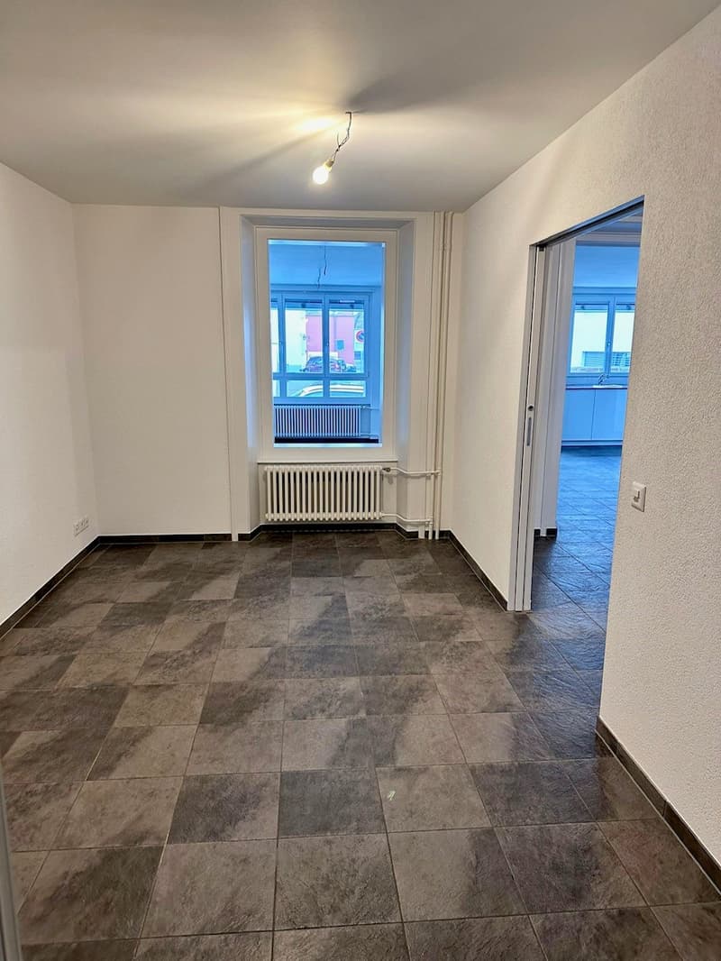 Loft-Wg 99m2 mit Gartensitzplatz, Parkplatz Mattenstr. 44, 2503 Biel EG (20)