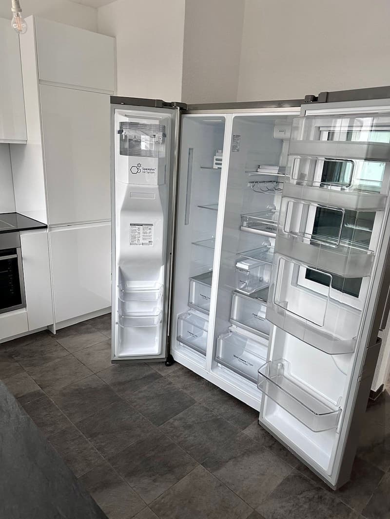 Loft-Wg 99m2 mit Gartensitzplatz, Parkplatz Mattenstr. 44, 2503 Biel EG (10)