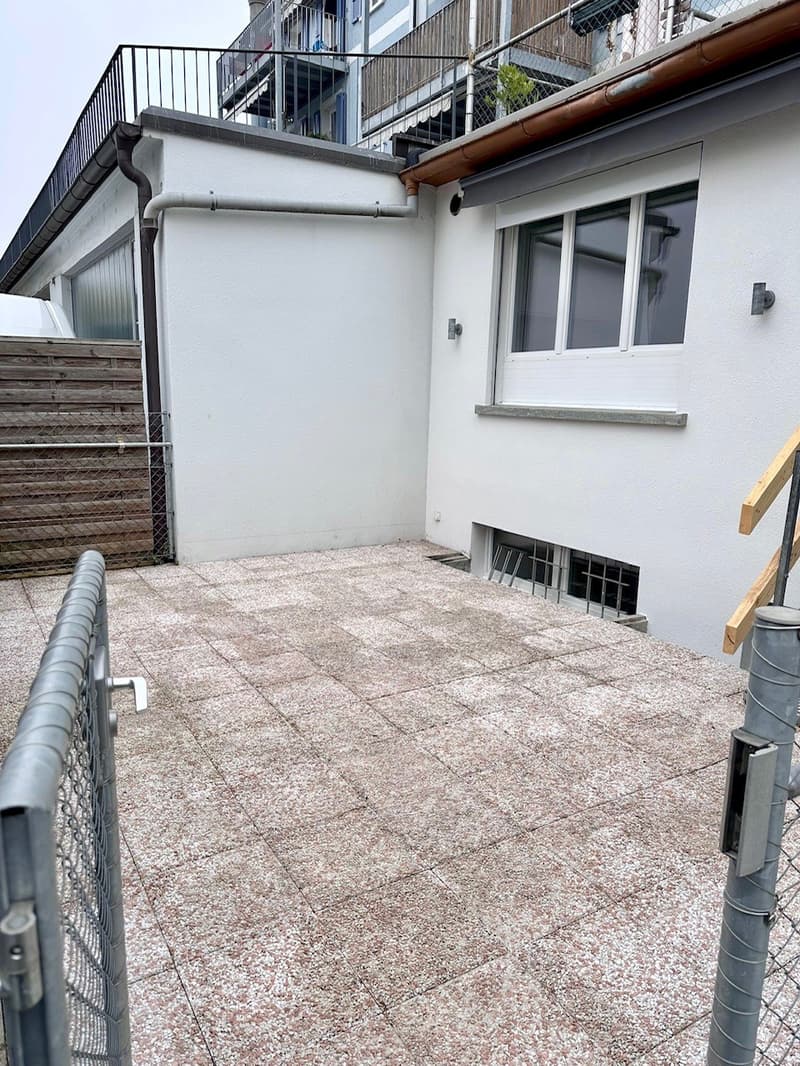 Loft-Wg 99m2 mit Gartensitzplatz, Parkplatz Mattenstr. 44, 2503 Biel EG (22)