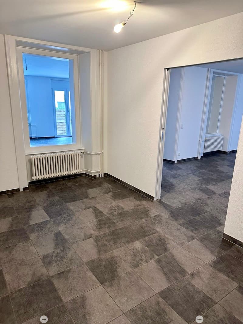 Loft-Wg 99m2 mit Gartensitzplatz, Parkplatz Mattenstr. 44, 2503 Biel EG (5)