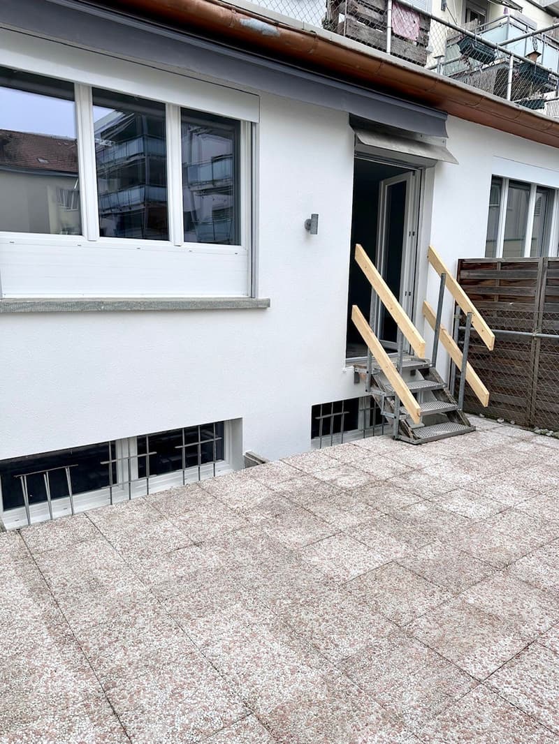 Loft-Wg 99m2 mit Gartensitzplatz, Parkplatz Mattenstr. 44, 2503 Biel EG (23)