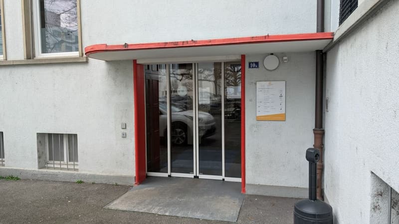 Bureau spacieux dans le Buss-Areal Pratteln - 56 m² au rez-de-chaussée du bâtiment administratif Ouest (2)