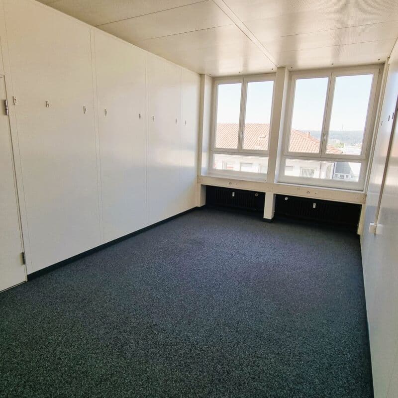 Bureau lumineux et spacieux (74,5 m²) dans le parc industriel Buss Pratteln (6)
