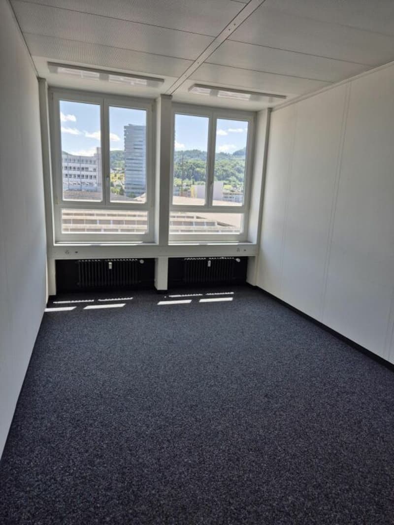 Bureau lumineux et spacieux (74,5 m²) dans le parc industriel Buss Pratteln (5)