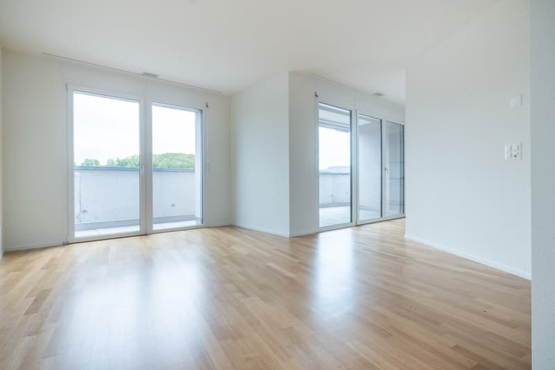 empty room, wooden floor, sliding glass doors, balcony, view of trees