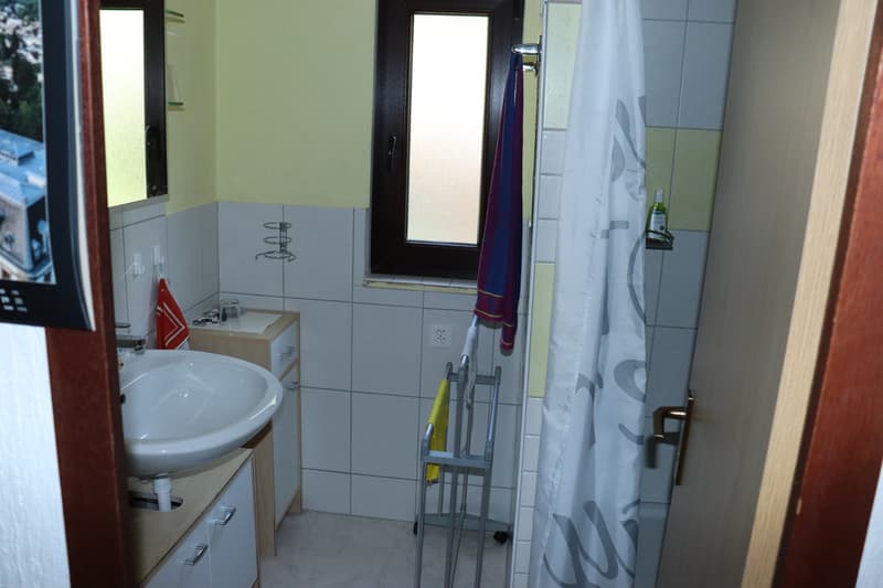 Vivre dans le vert : chalet de 2,5 pièces sur le camping St. Monica (5)