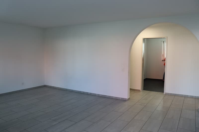 Moderne Eleganz: Stilvolle Wohnung mit grosszügigem Aussenbereich! (5)