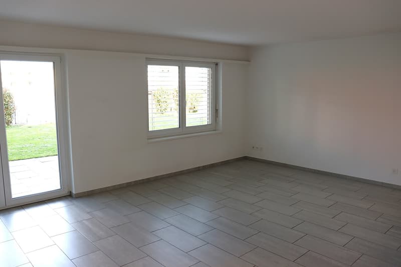 Moderne Eleganz: Stilvolle Wohnung mit grosszügigem Aussenbereich! (3)