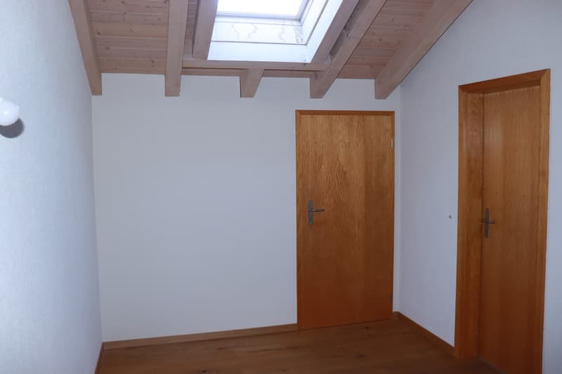Charmante 3.5-Zimmer-Wohnung mit Galerie und Balkon in Wilderswil! (11)