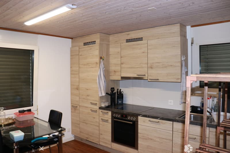 Charmante 3.5-Zimmer-Wohnung mit Einstellhallenplatz in Interlaken! (2)