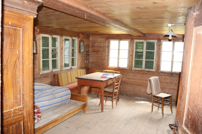 Abgeschiedenes Walliser Zweifamilienhaus mit 25'000 m2 Grundstück! (6)