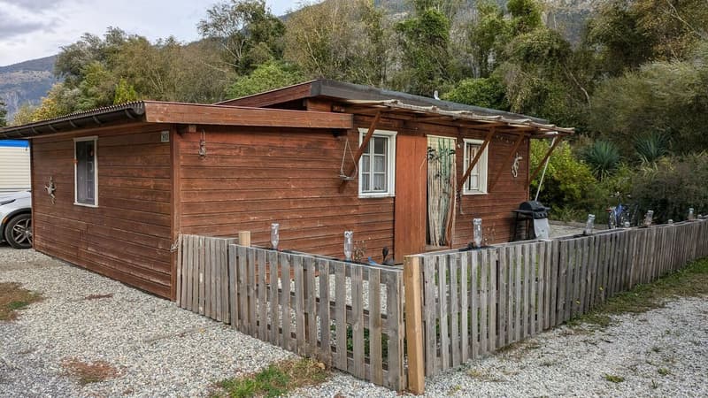 Charmantes 2.5-Zimmer-Campinghaus mit Sonnenterrasse in Raron VS (1)