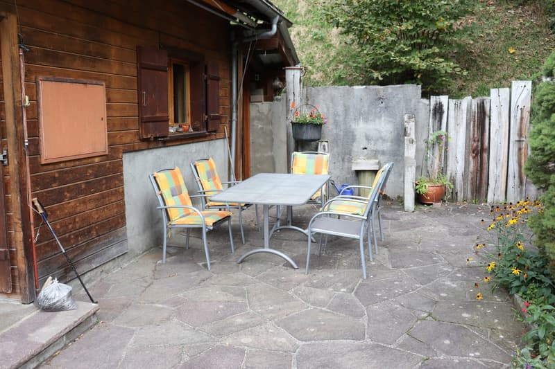 Sonniges Chalet mit Galerie an TOP Lage in Elm! (2)