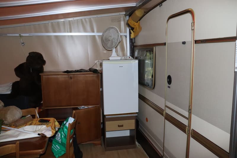 Ferienglück in Salgesch - Wohnwagen mit Vorbau! (2)