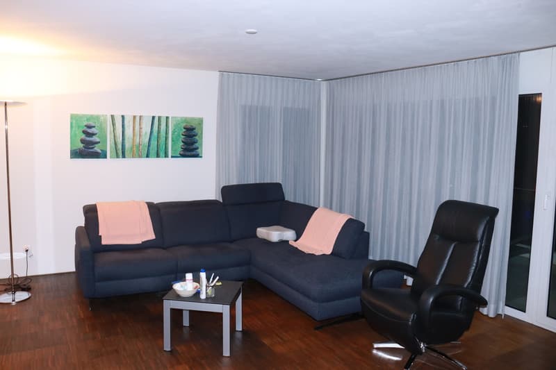 Modernes Wohnen mit Stil, Platz und Wohlfühlfaktor in Naters! (3)