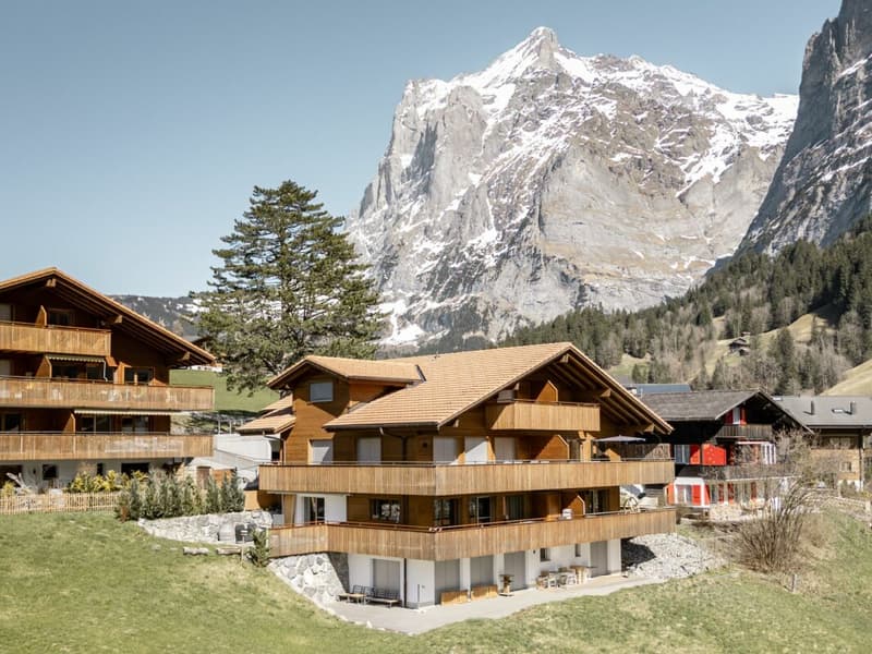 Grindelwald: Ruhige 3.5-Zimmer-Ferienwohnung mit Balkon und Gartensitzplatz (2)