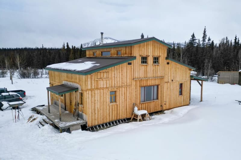 Ranch "Yukon Beauty" in Yukon Territory (2)