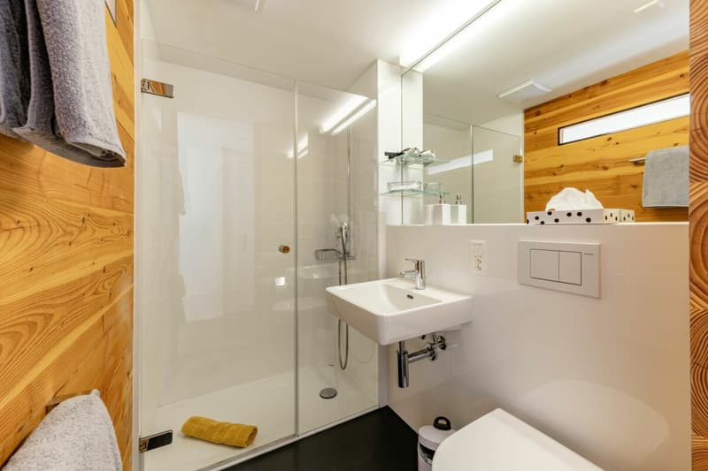 Badezimmer des Hotels Vallatscha bei Disentis