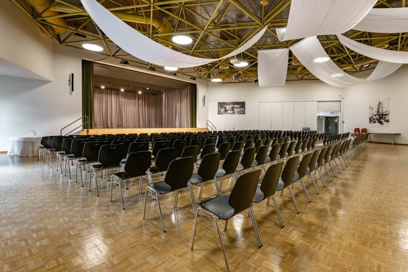 Der grosse Festsaal im Seelandhotel Weisses Kreuz in Lyss
