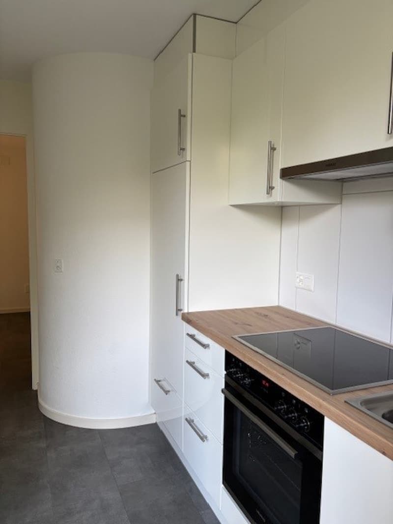 Schöne, helle 2-Zimmerwohnung an ruhiger Lage mit gedecktem Balkon (3)