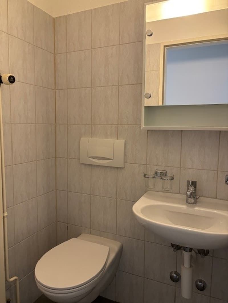 Schöne, helle 2-Zimmerwohnung an ruhiger Lage mit gedecktem Balkon (4)