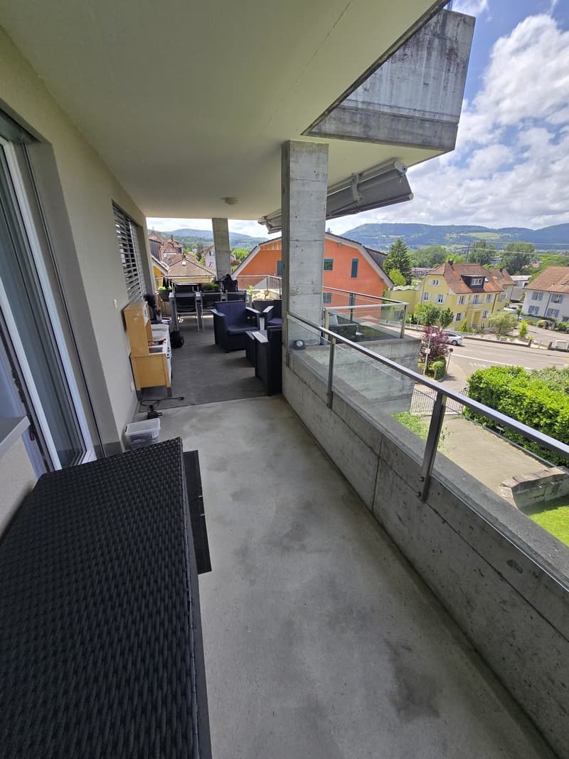 Helle 4.5-Zimmer-Wohnung mit grossem Balkon (4)