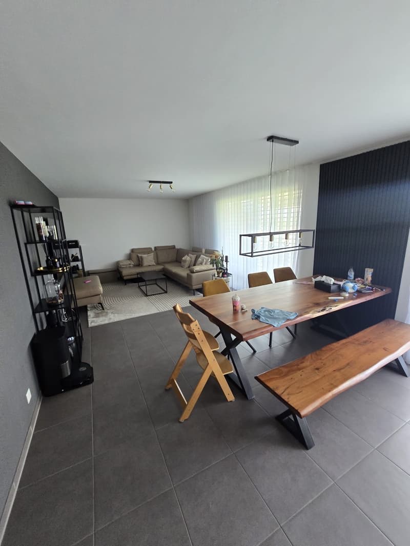Helle 4.5-Zimmer-Wohnung mit grossem Balkon (1)