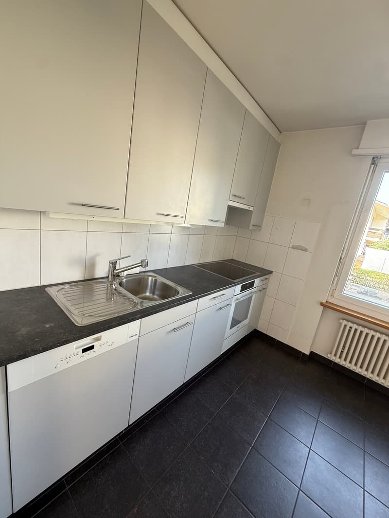 Helle 4-Zimmer-Wohnung mit Balkon in Pratteln (2)