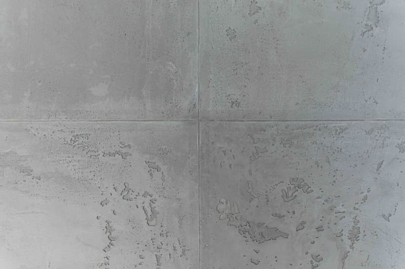 Sichtbeton-Wand (Gipserarbeit)