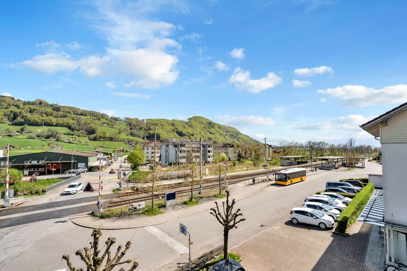 Aussicht vom Balkon (Ost) auf den Bahnhof Toffen