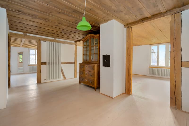 Blick vom Essbereich zum Wohn- und Schlafzimmer