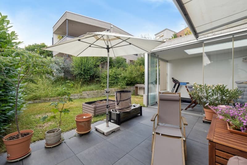 Maison mitoyenne de 4,5 pièces neuve avec jardin d'hiver, carport et place de stockage dans un quartier résidentiel très demandé (2)