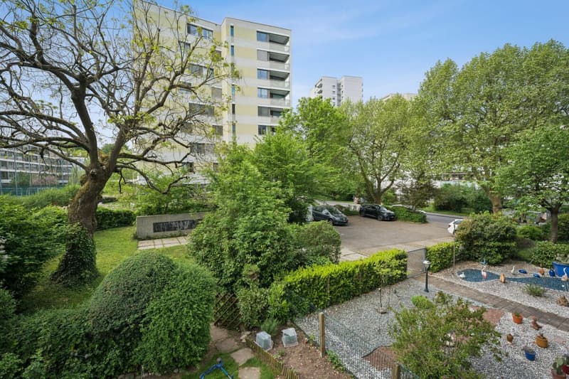 Moderne, komfortable 4½-Zimmer-Wohnung mit grosszügigem Südbalkon und Einstellhallenplatz (9)