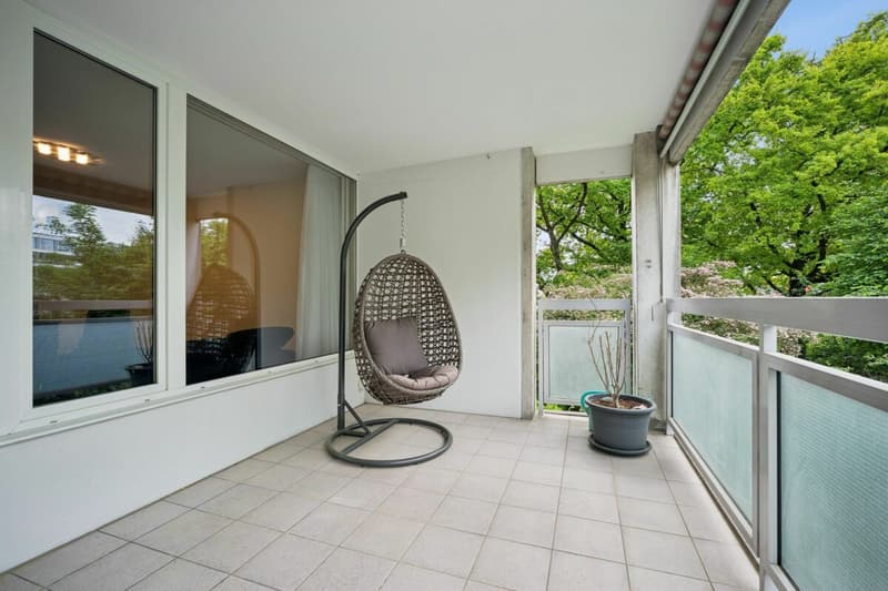 Moderne, komfortable 4½-Zimmer-Wohnung mit grosszügigem Südbalkon und Einstellhallenplatz (5)