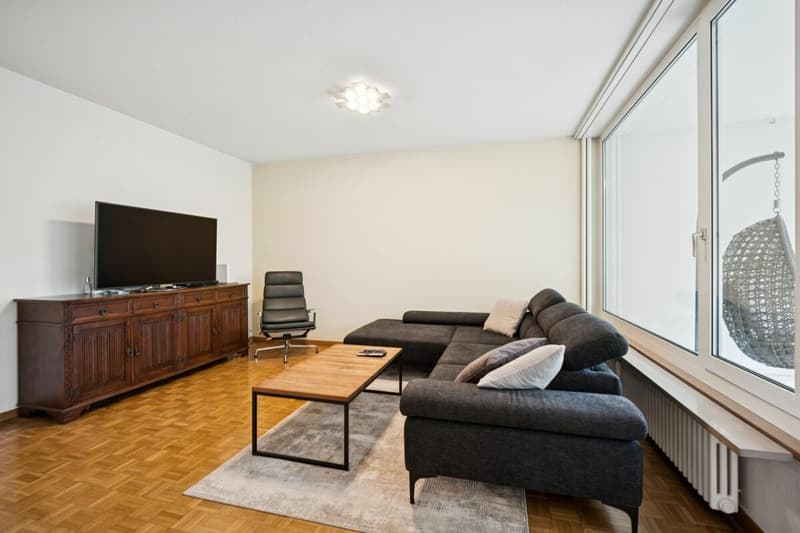 Moderne, komfortable 4½-Zimmer-Wohnung mit grosszügigem Südbalkon und Einstellhallenplatz (3)