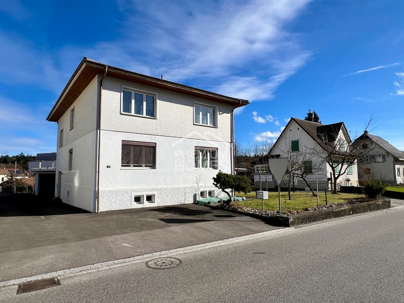 Grosszügiges Einfamilienhaus mit grosser Terrasse, modernem Wohnkomfor (2)