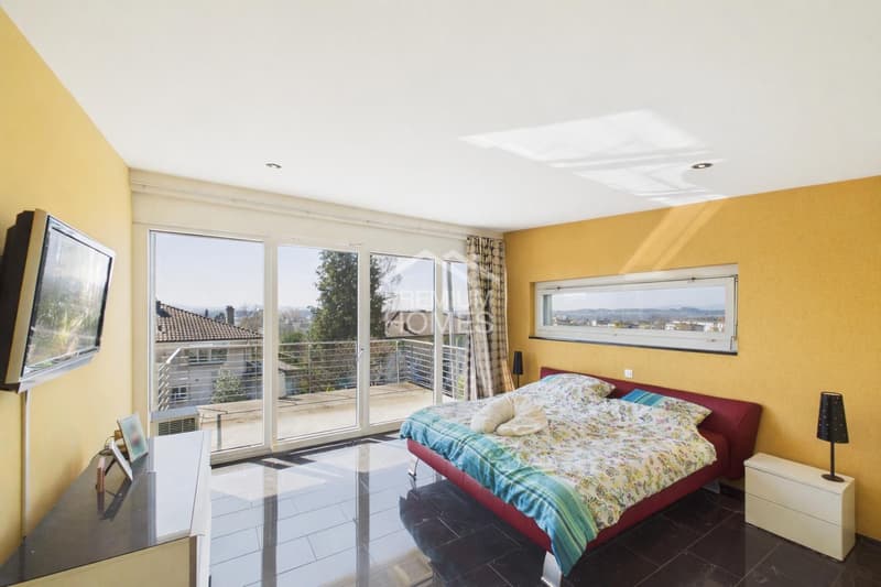 Maison moderne avec terrasses spacieuses (5)