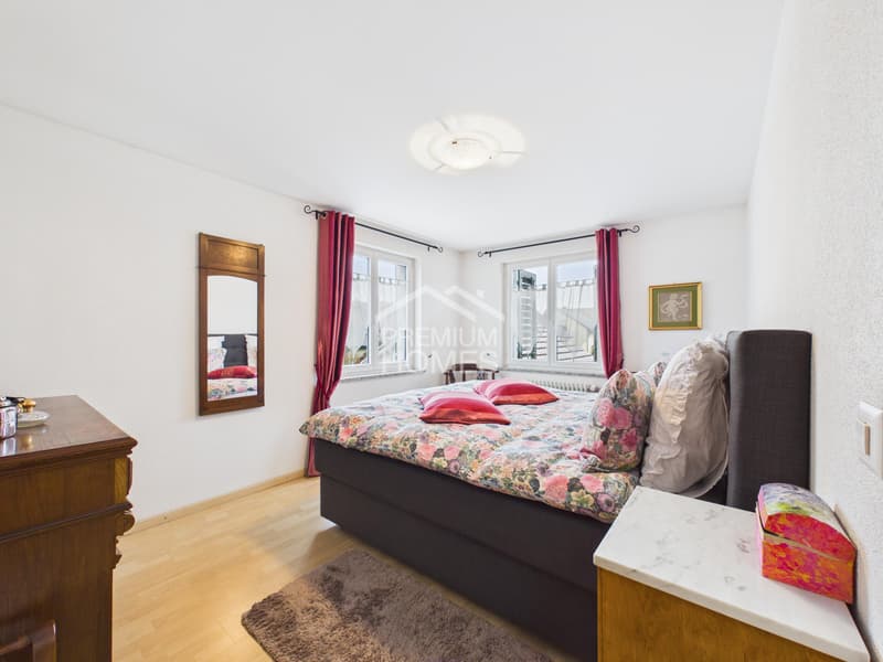 Charmantes Doppeleinfamilienhaus mit sonnigem Garten, Doppelgarage & A (9)
