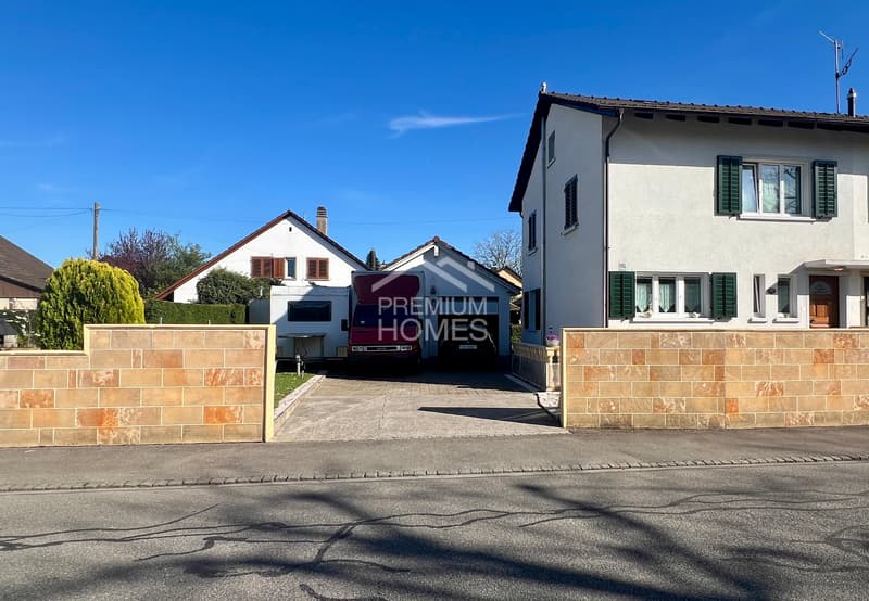 Charmantes Doppeleinfamilienhaus mit sonnigem Garten, Doppelgarage & A (3)