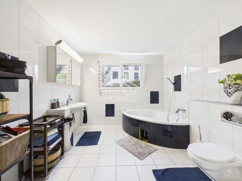 Moderne Gartenwohnung mit Kochinsel, Weinschrank & viel Licht (8)