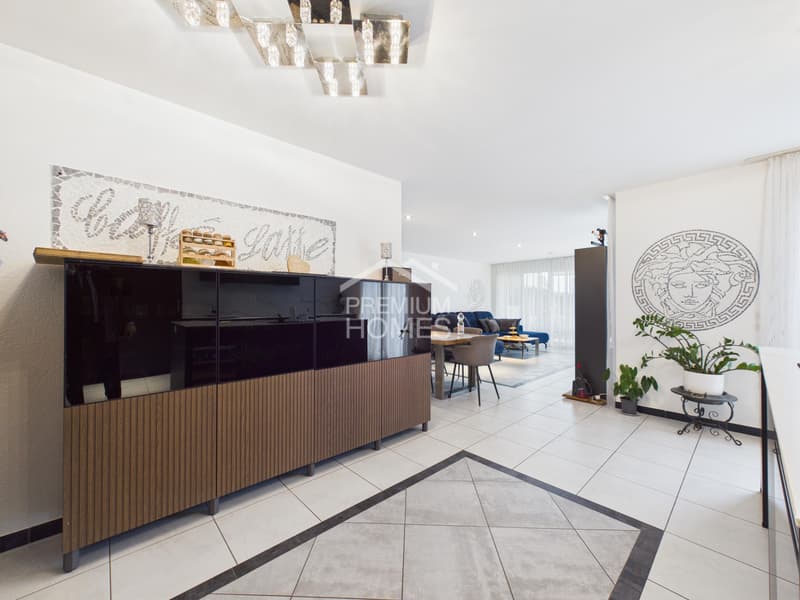 Moderne Gartenwohnung mit Kochinsel, Weinschrank & viel Licht (11)