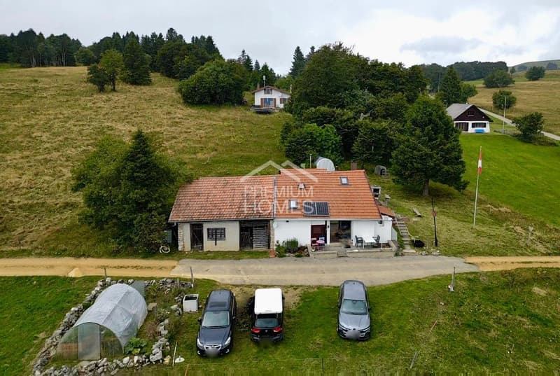 Un refuge unique entre lac et montagnes (11)