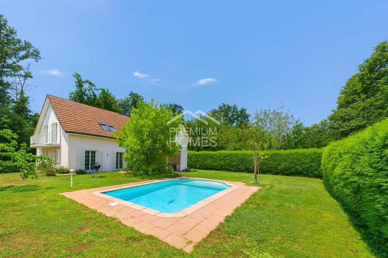 Piscina, giardino, privacy - proprietà esclusiva con stile (2)