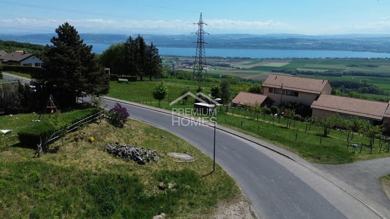 Terrain avec vue sur le lac (1)